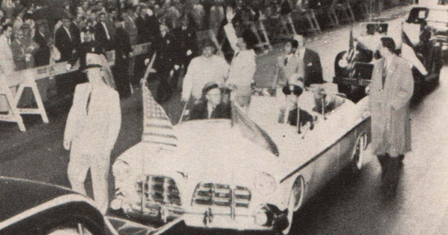 Ketika Soekarno Menerima Medali Penghargaan dari Wali Kota New York pada 1956