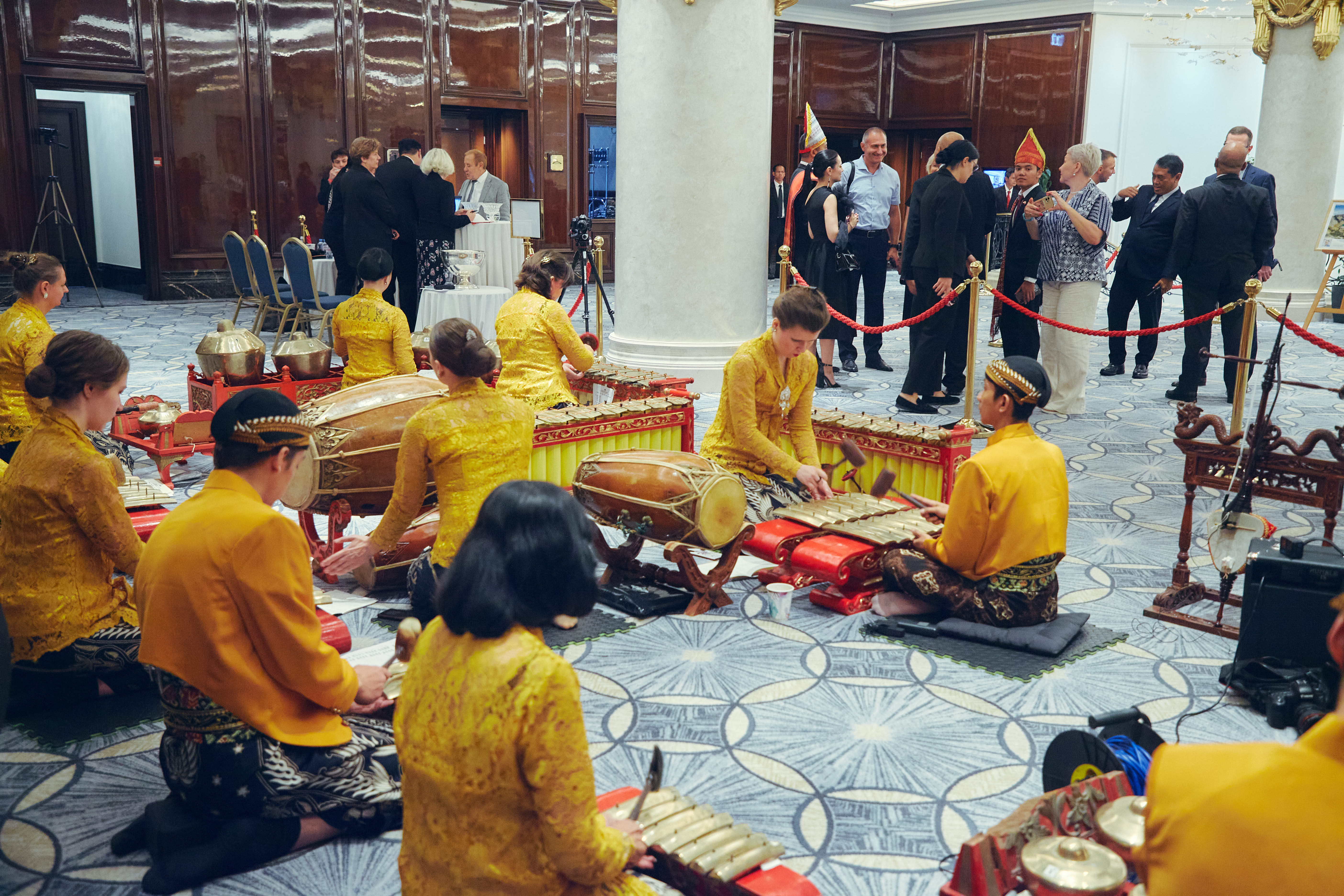 Gamelan yang dimainkan oleh grup gamelan Dadali | KBRI Moskow