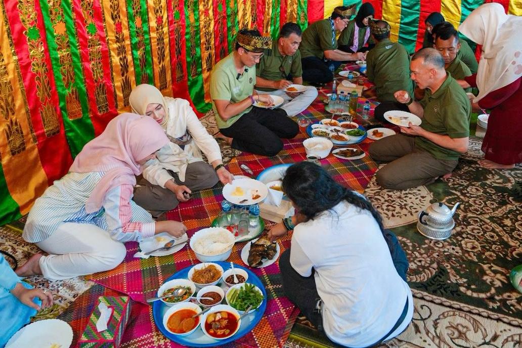Acara makan bersama/Kemenparekraf
