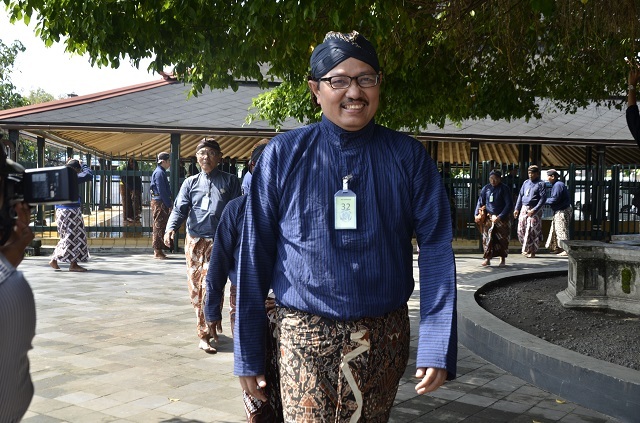 Wakil Walikota Yogyakarta, Heroe Poerwadi saat mengikuti wisuda Abdi Dalem Keraton Yogyakarta.