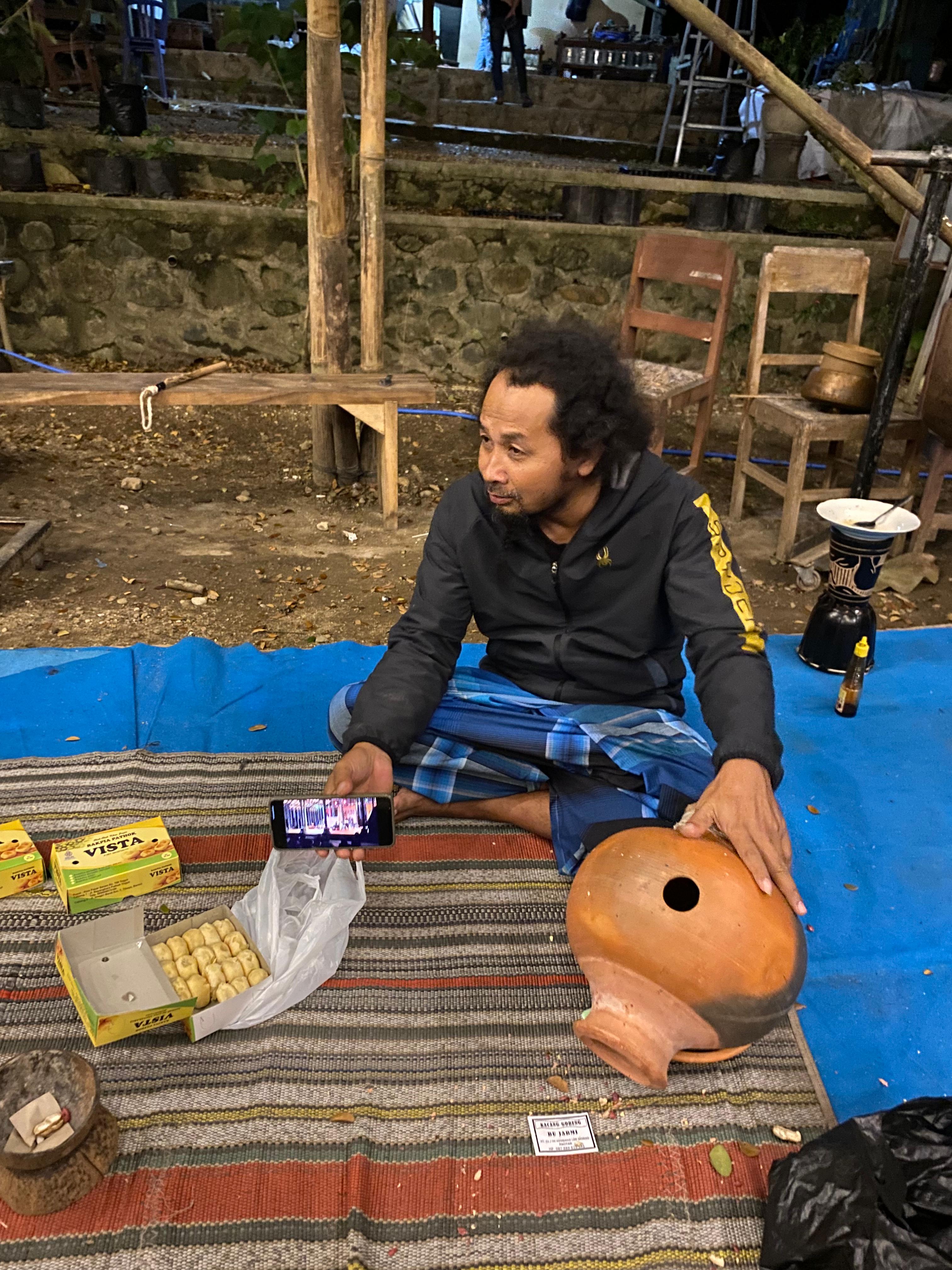 Bapak Amin, pendiri Sanggar Song Meri | Foto: Dokumentasi Pribadi/Dewi Andini Yudiati (KKN Roman Pacitan Sub Unit Purwoasri)