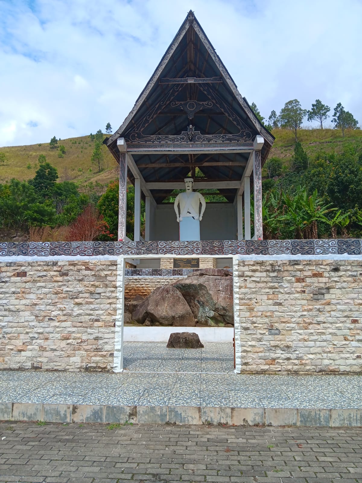 Patung Saribu Raja
