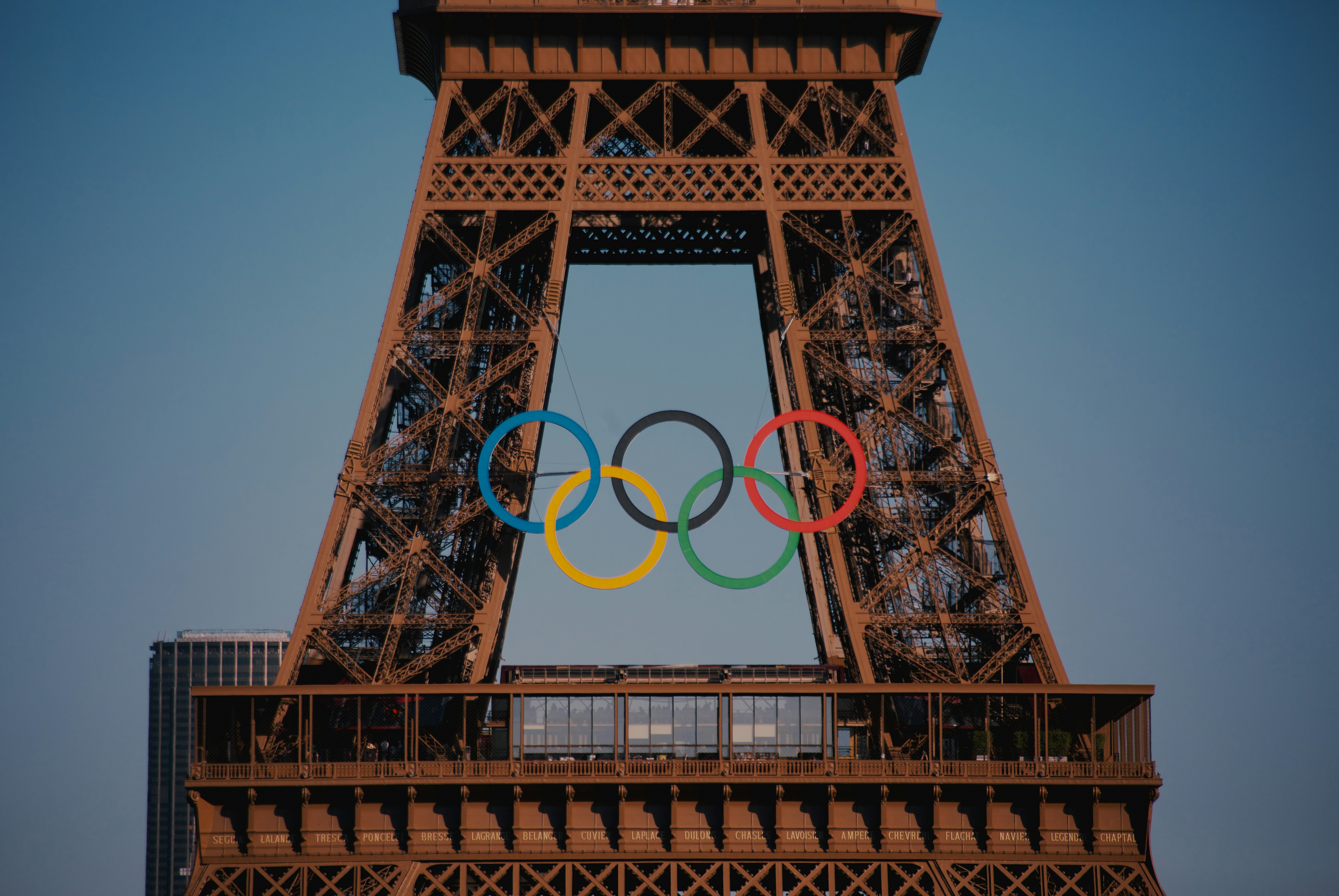 Olympics Ring di Menara Eiffel Paris, Perancis