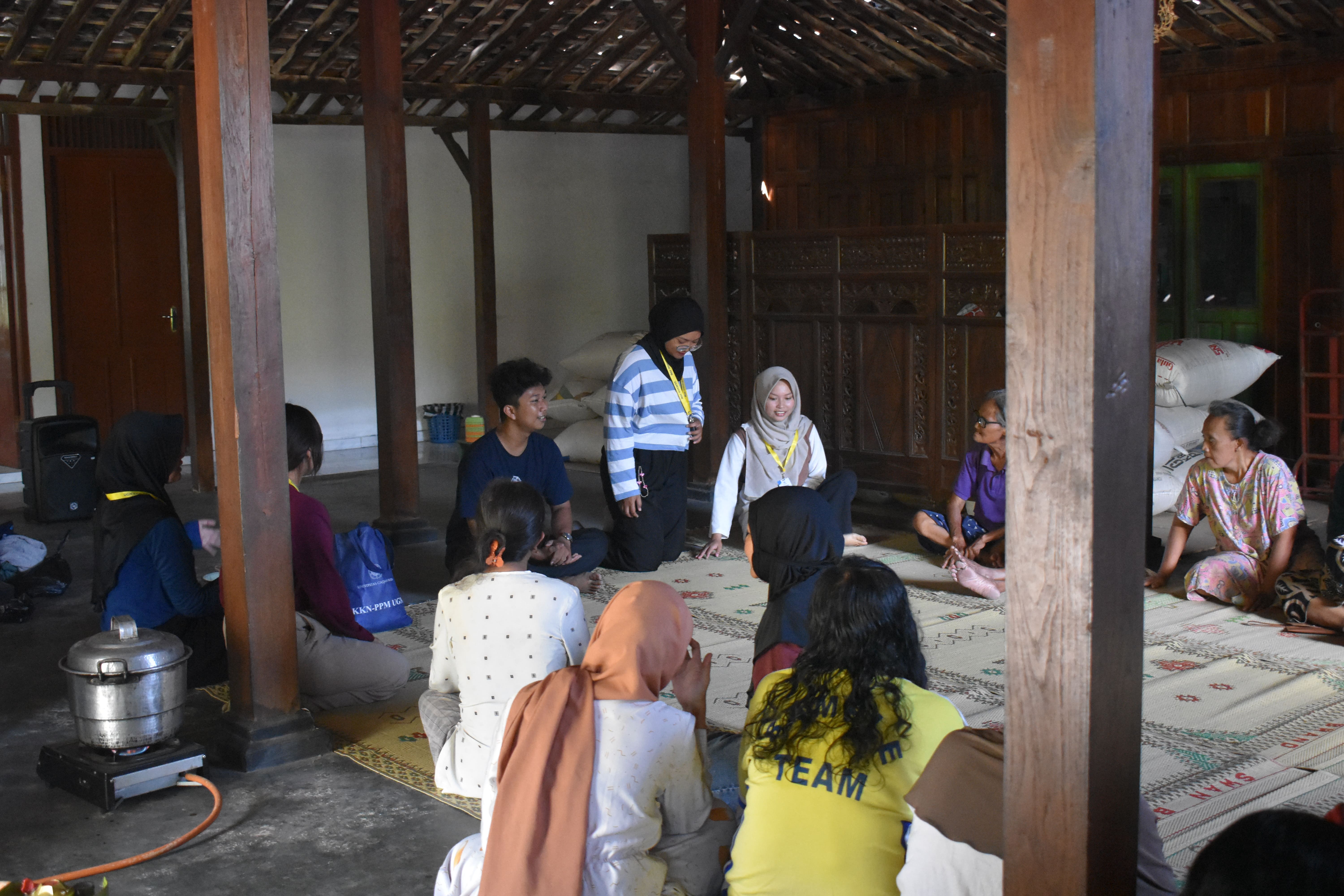 Pembukaan Kegiatan oleh Mahasiswa KKN UGM