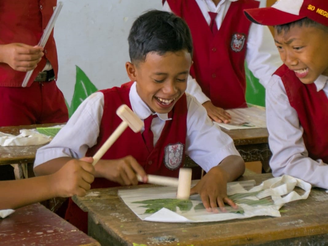 Pembuatan Ecoprint | Foto: Dokumentasi Pribadi
