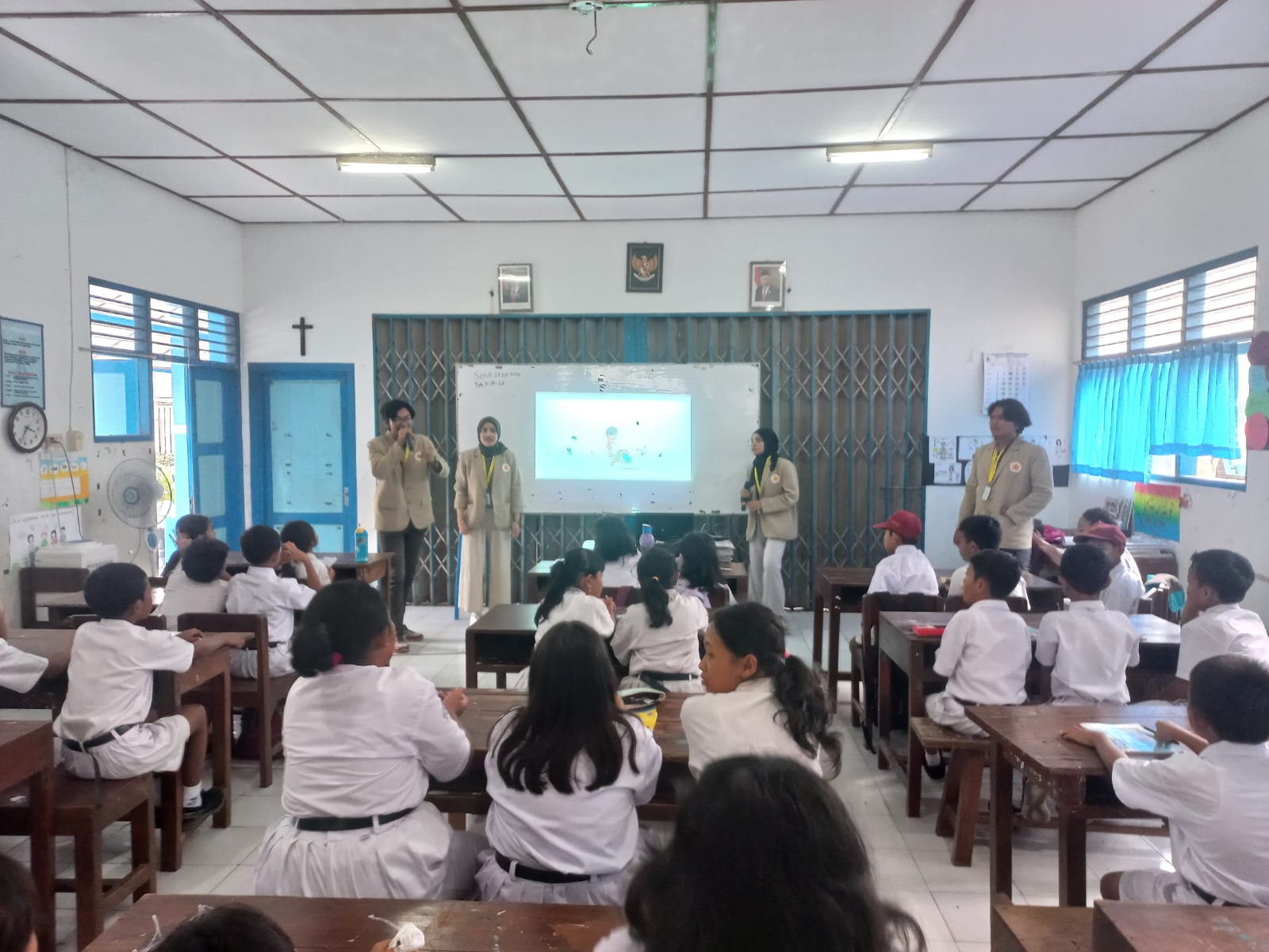 pemaparan materi hemat energi kepada siswa-siswi SD Kanisius Kanutan | Foto: Dokumentasi Pribadi/Tim KKN-PPM UGM Bambanglipuro
