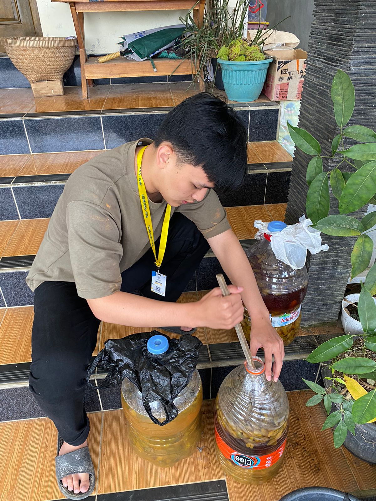 Pengadukan Eco-enzyme setelah 30 Hari