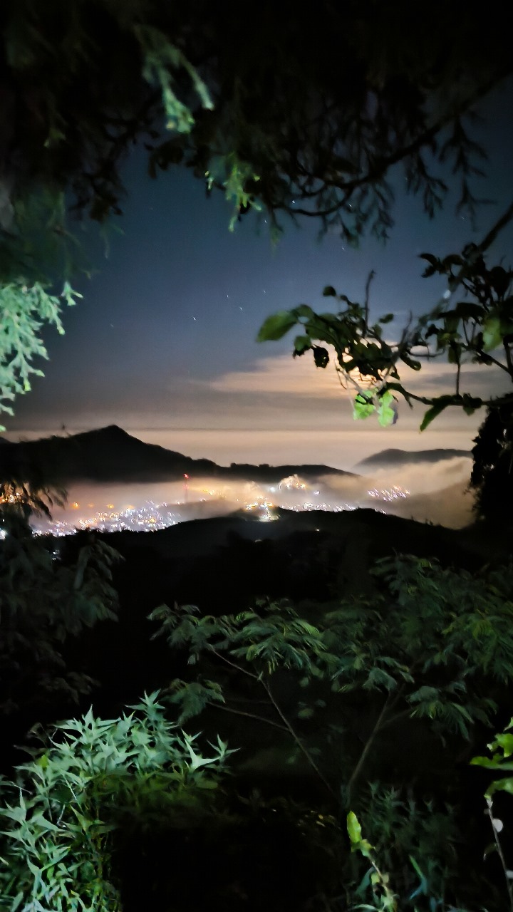 Lampu-lampu desa dan PLTP Geodipa dari Gunung Prau