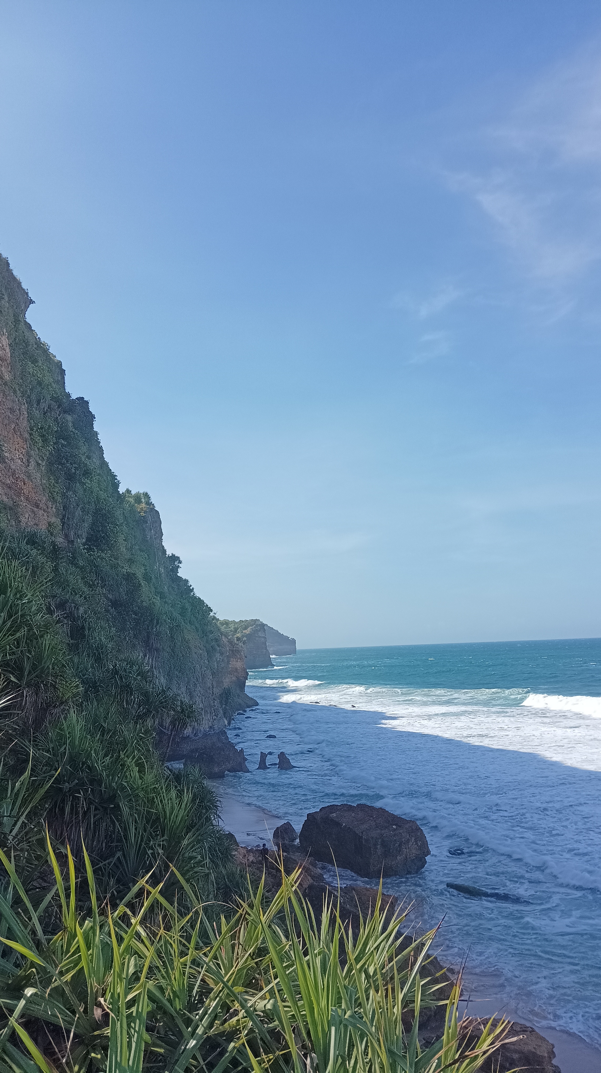  Keindahan Tebing Pantai Seruni 