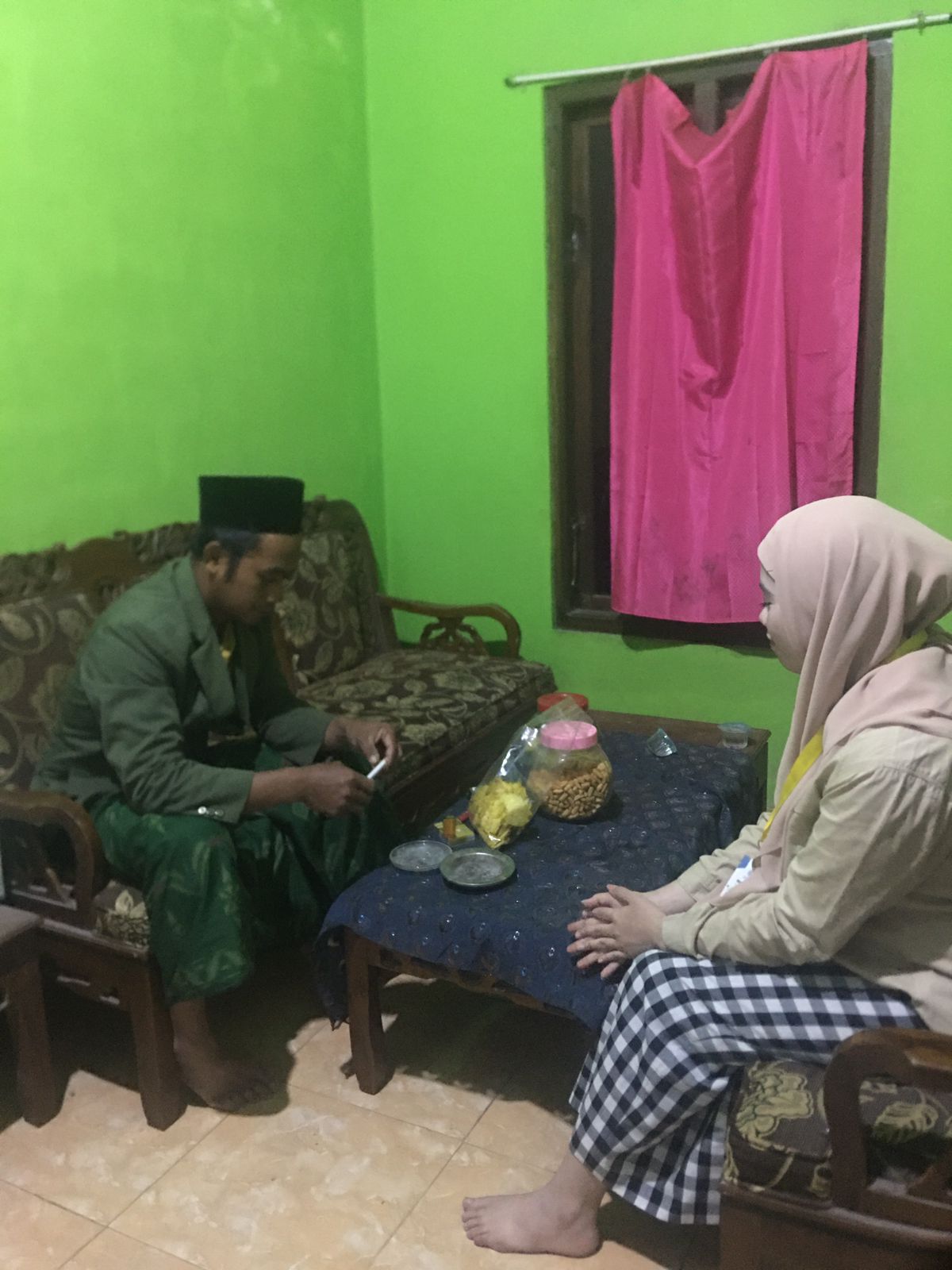 Proses pengurusan izin oleh Tim KKN PPM UGM 2024 Unit JT-027 kepada Pengurus TPA Tarbiyatul Athfal untuk melaksanakan program kegiatan di lembaga pendidikan TPA Tarbiyatul Athfal.