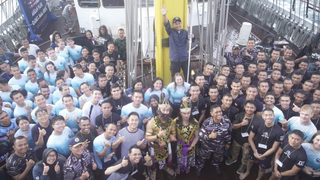 Kadet yang baru saja melakukan ritual Mandi Khatulistiwa | aal.ac.id