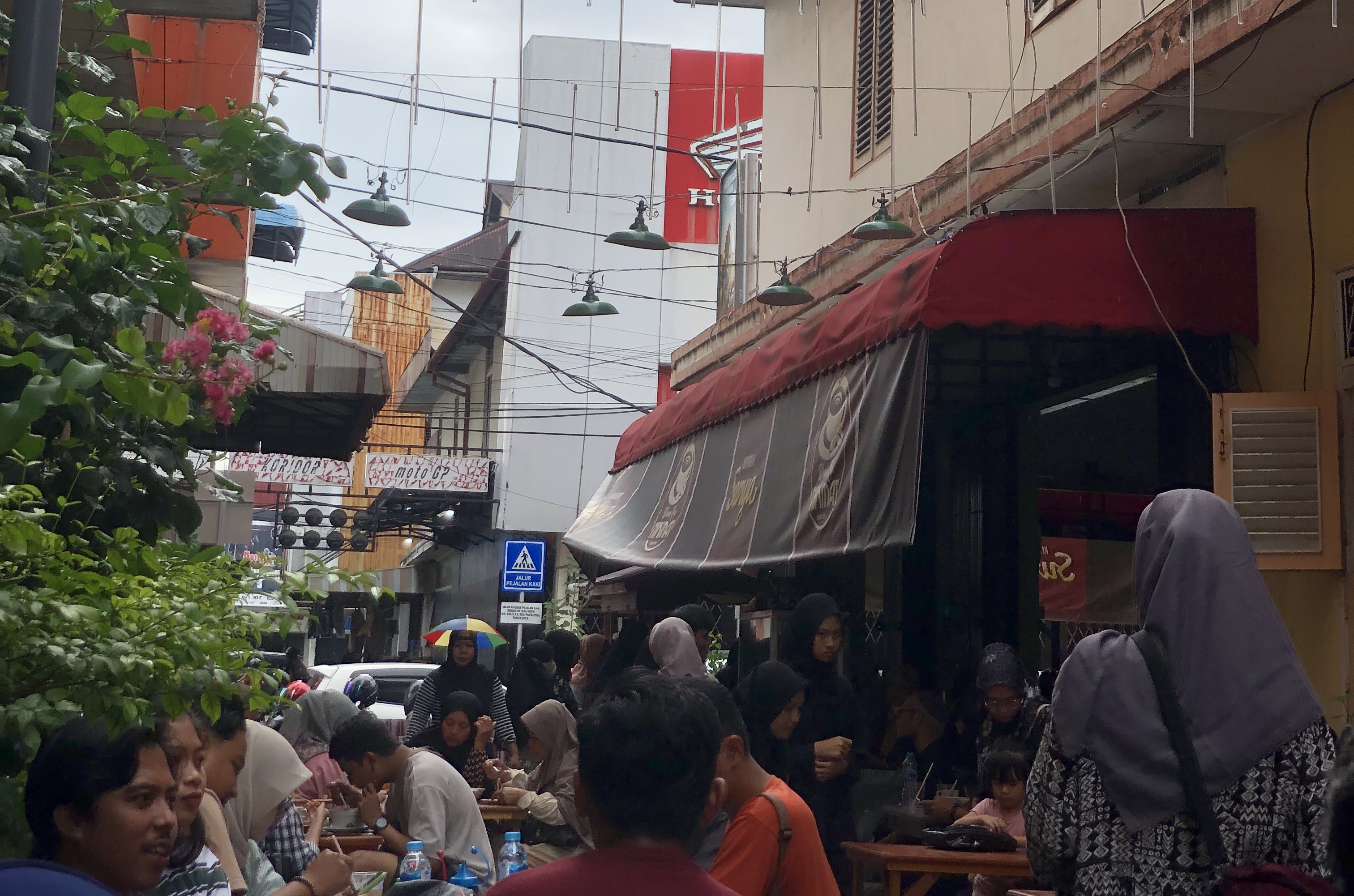 Suasana Sarapan Bubur Pekong Singkawang