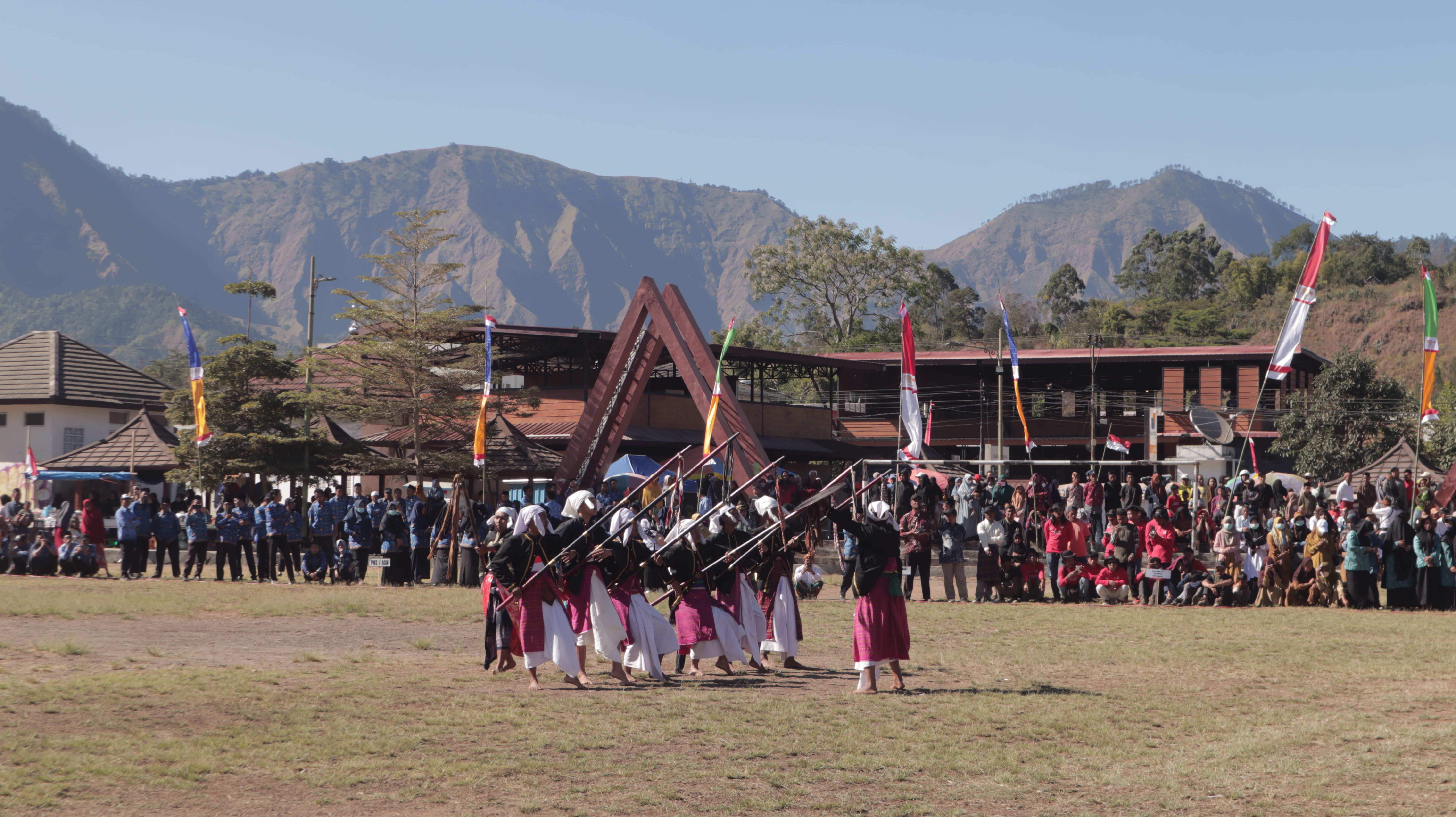 Tari Tandang Mendet | Sumber foto: Ghanniy Adiyatma