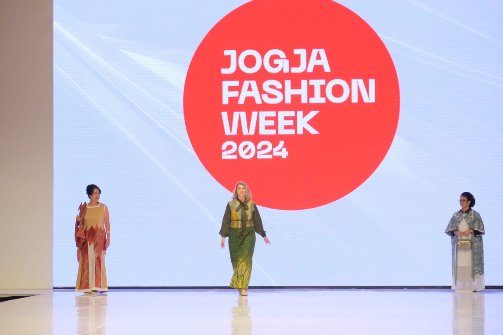 Yogyakarta Fashion Week sebagai ajang fashion diplomacy Indonesia | Kemlu RI