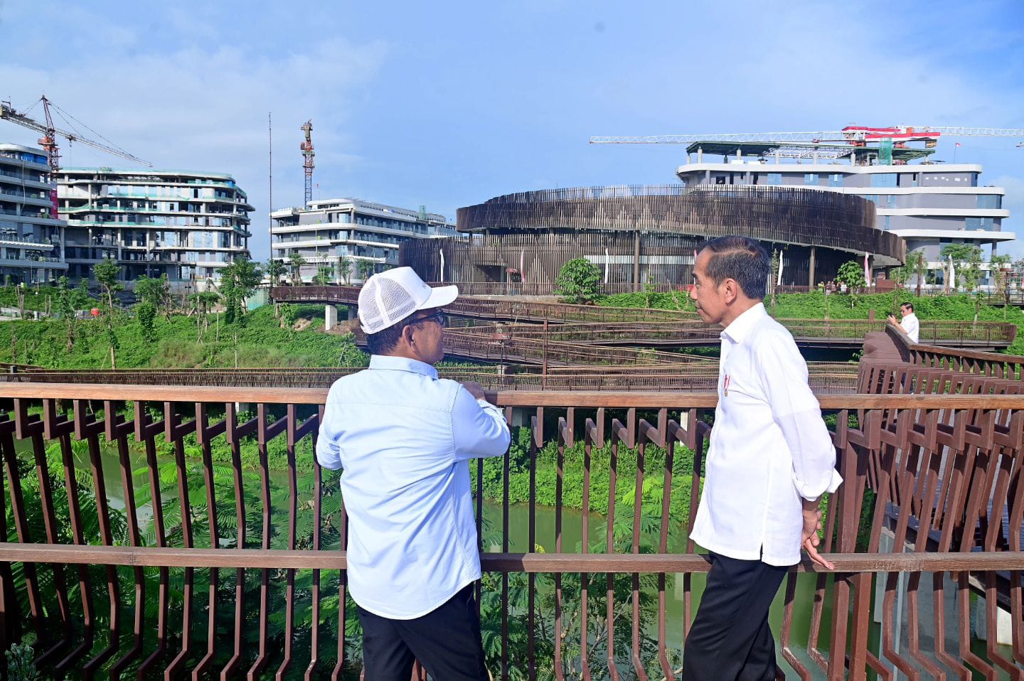 Jokowi saat meresmikan Plaza Seremoni di Ibu Kota Nusantara