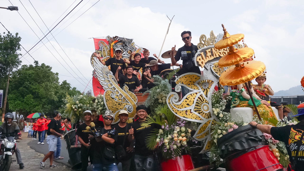 kontingen Perkusi yang siap melakukan arak-arakan | Foto: KIM Gema Bulukerto
