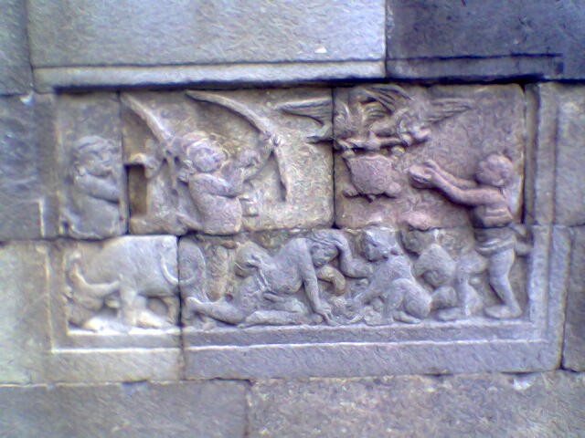 Relief Burung Bangau dan Kura-kura di Candi Mendut | Sumber Gambar: Wikipedia Commons