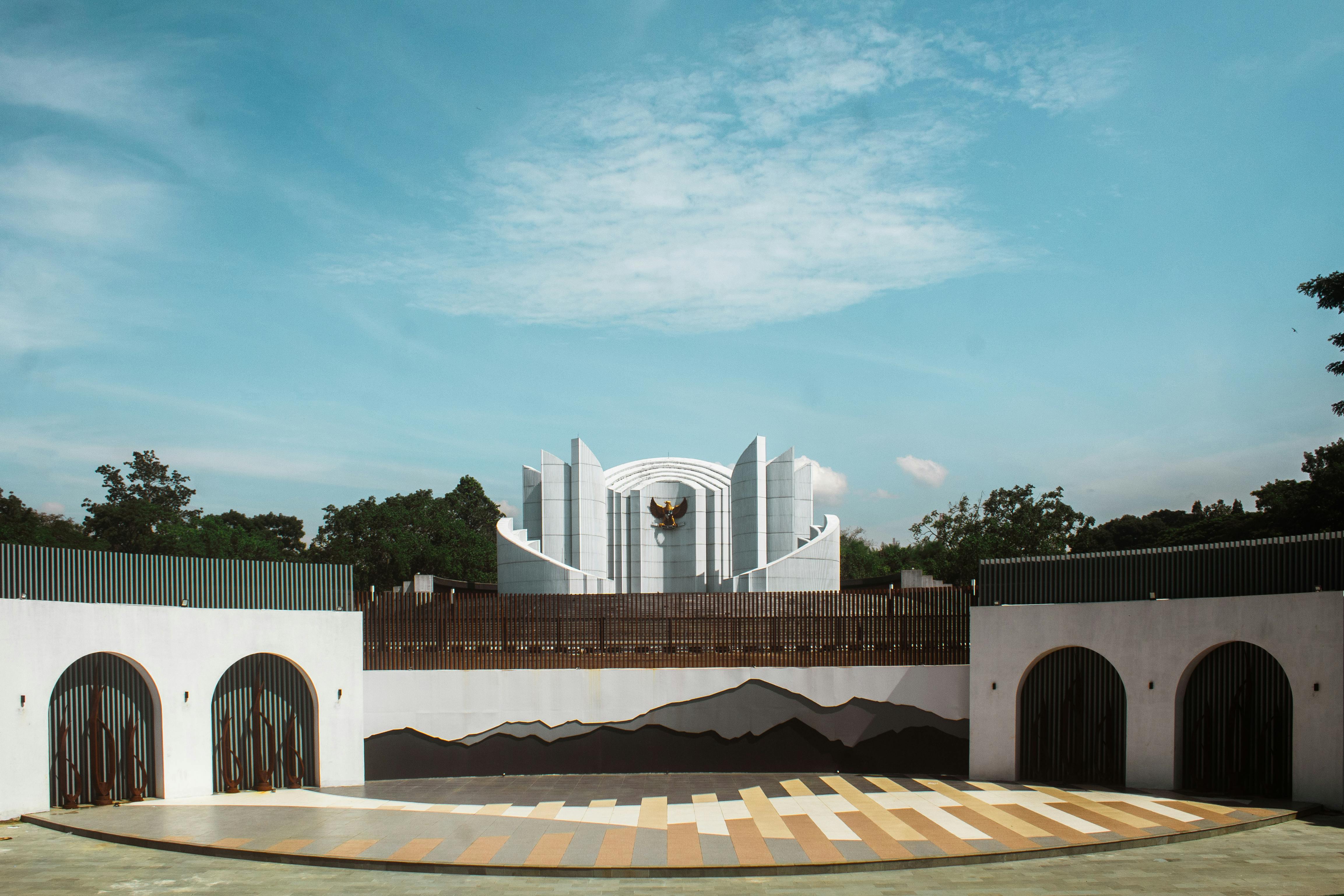 Monumen Perjuangan Rakyat Jawa Barat (Monju) dari Jauh