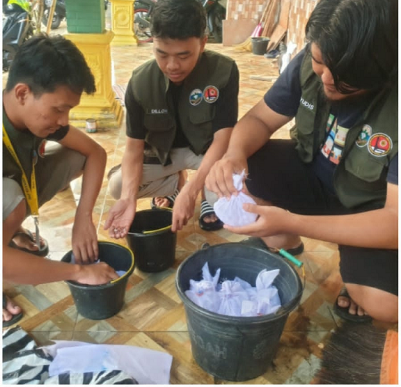 Gambar 2. Pembuatan waterbeads untuk persiapan penanaman. Sumber: Dokumentasi pribadi