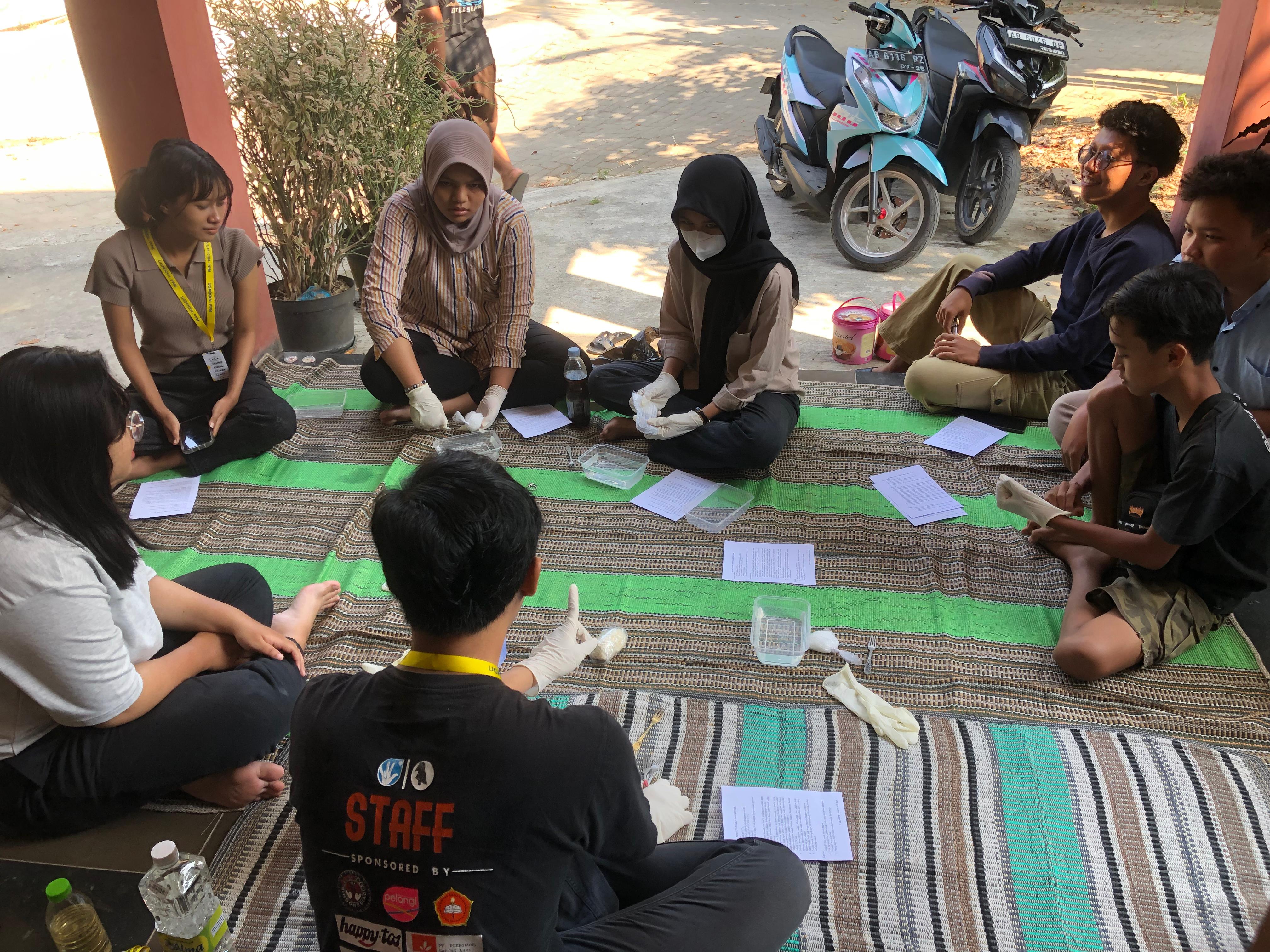 Penyuluhan Pembuatan Sabun dari Minyak Jelanta