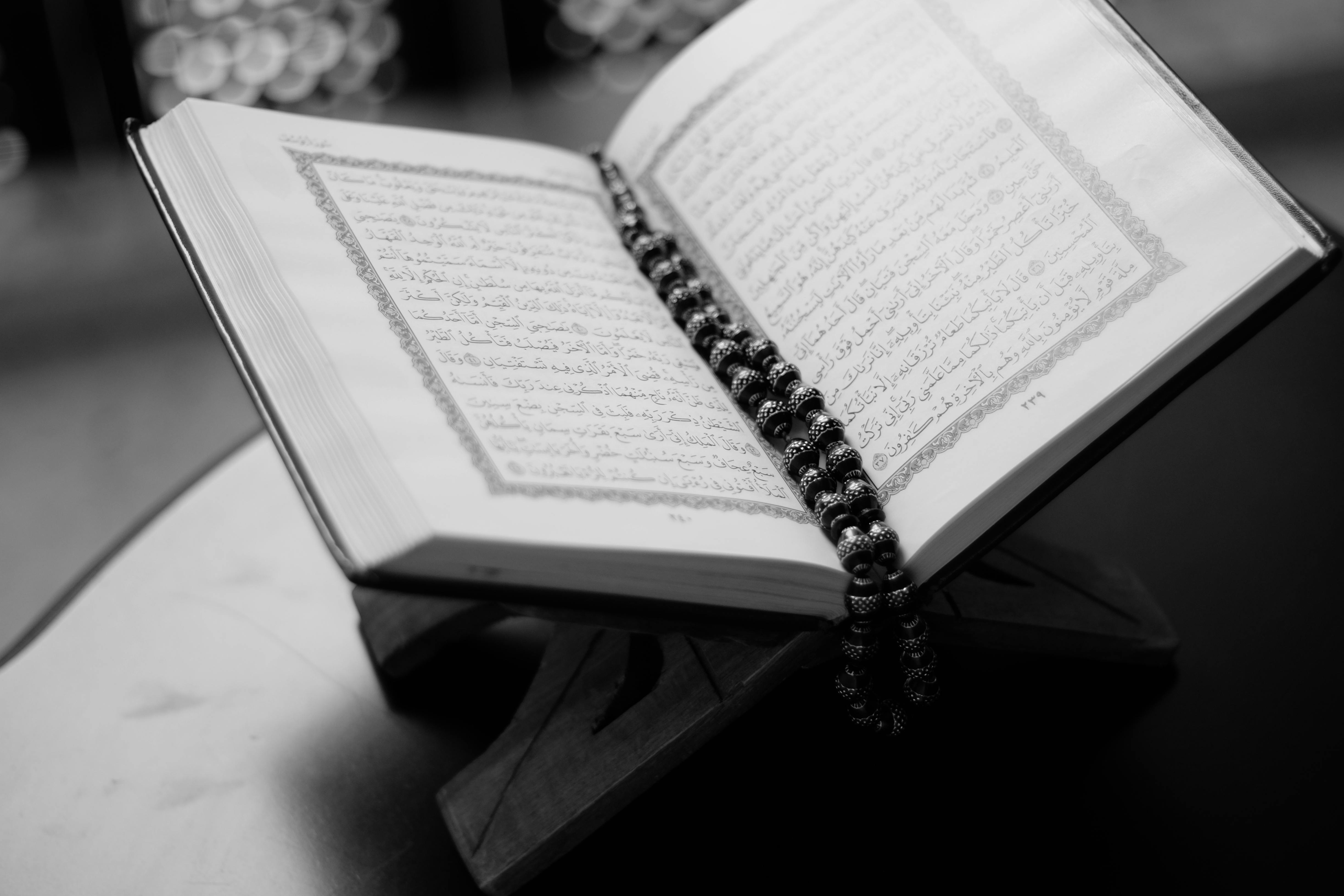 Al-Qur'an dan tasbih | Sumber Foto: Pexels.com/Abdulmelik Aldawsari