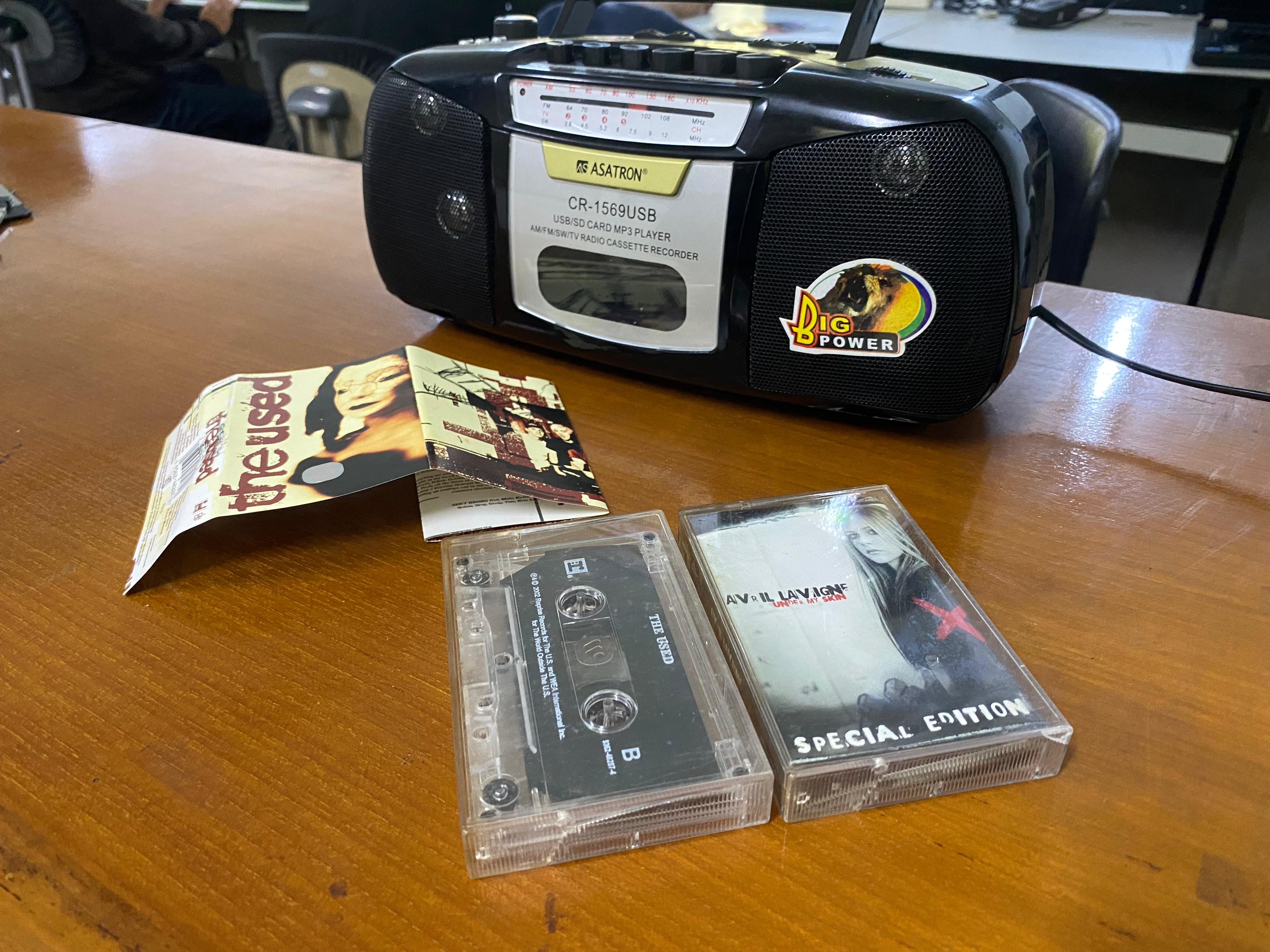 Pemutar Kaset dan Kaset (sumber: dokumen pribadi)