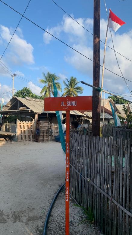 Pemasangan Plang Jalan Desa Appatanah | Dokumentasi Pribadi