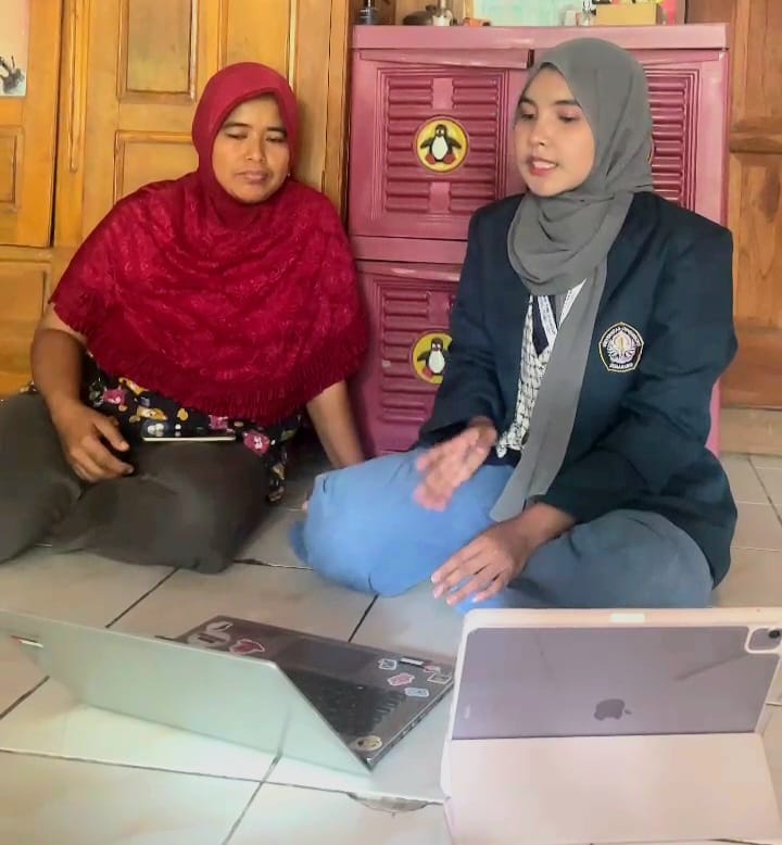 Mahasiswa Tim II KKN Undip memberikan edukasi terkait Digital Marketing