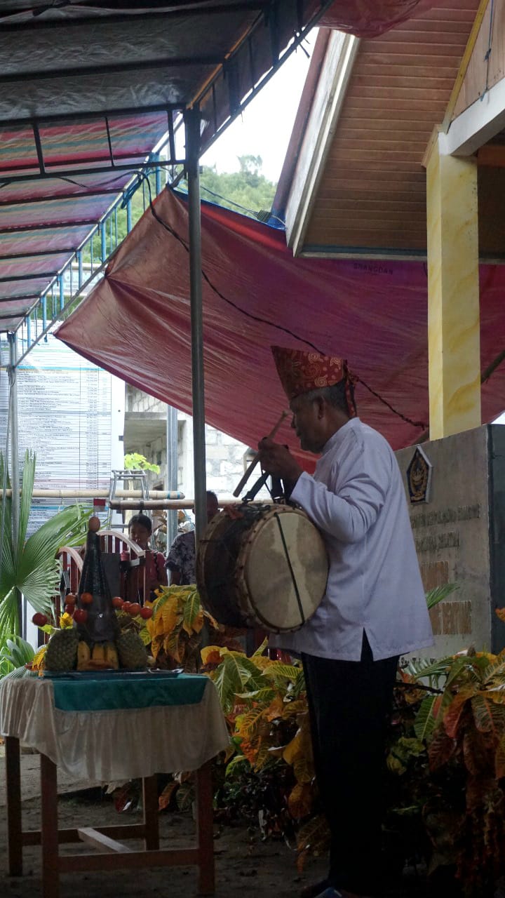 Kue Tamo di acara adat Kampung Bentung