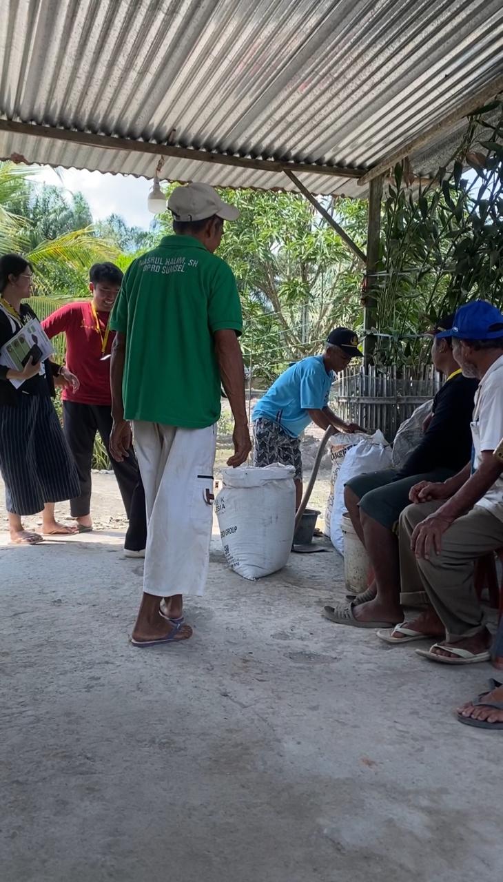 Demonstrasi pembuatan campuran pembedah tanah