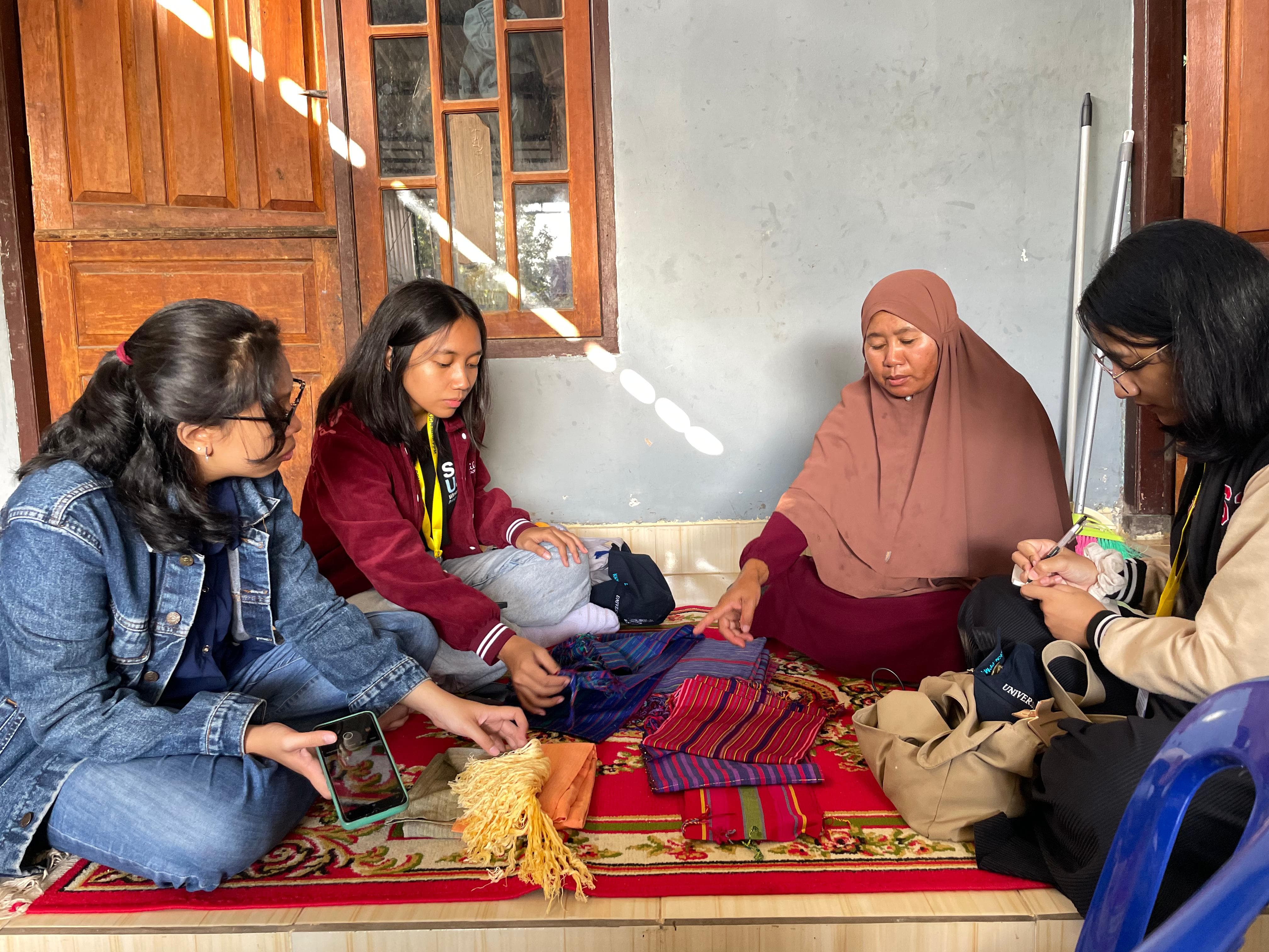 Sumber foto: Nindya Salsabilla | Kegiatan observasi perajin tenun Sangkabira