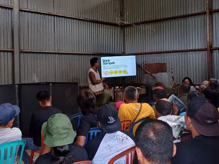 Pelaksanaan Sosialisasi Bank Sampah
