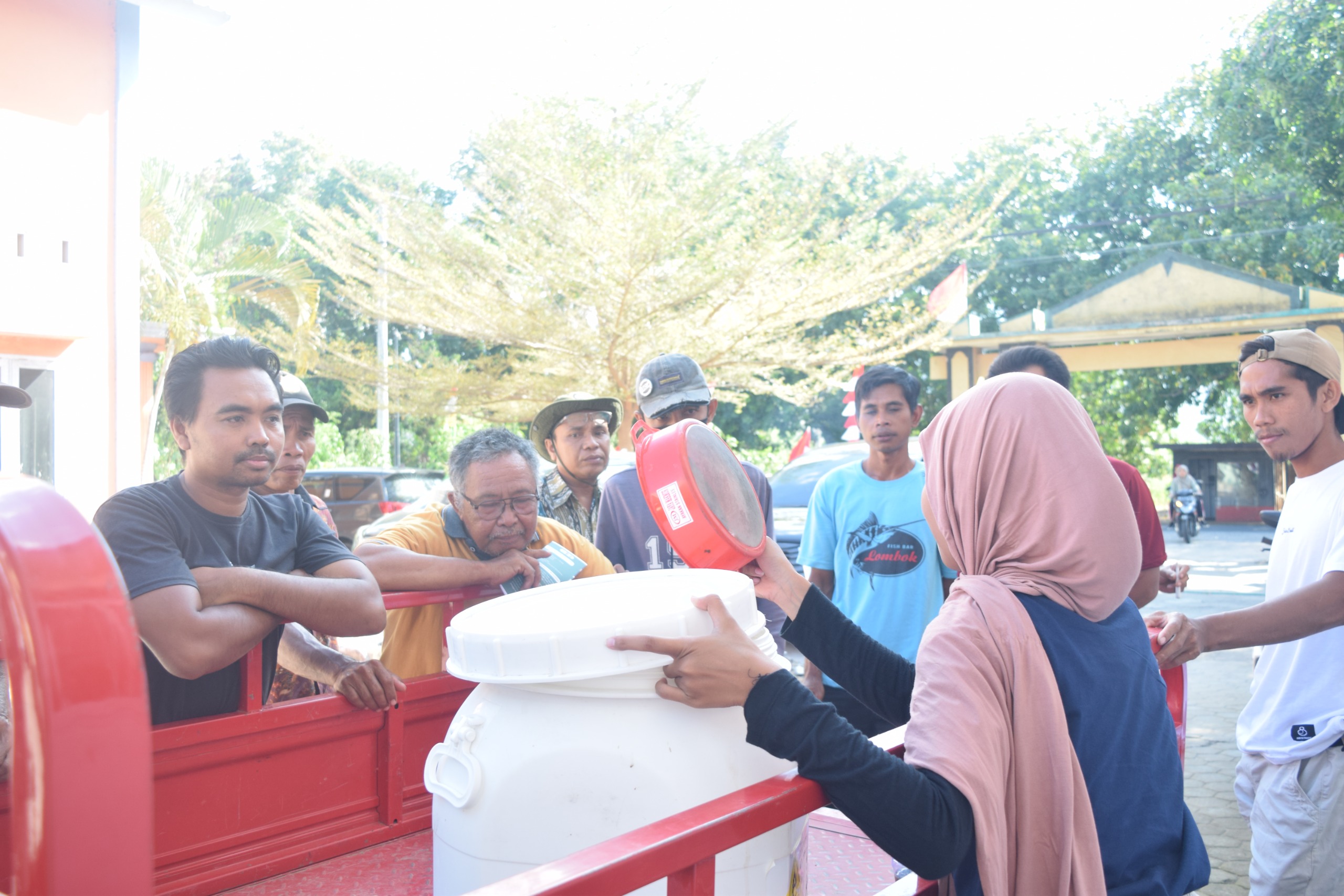 sosialiasi pemanfaatan biofertilizer di Desa Sugian | Sumber: Dokumentasi Pribadi/Tim KKN-PPM UGM Melukis Sambelia 2024