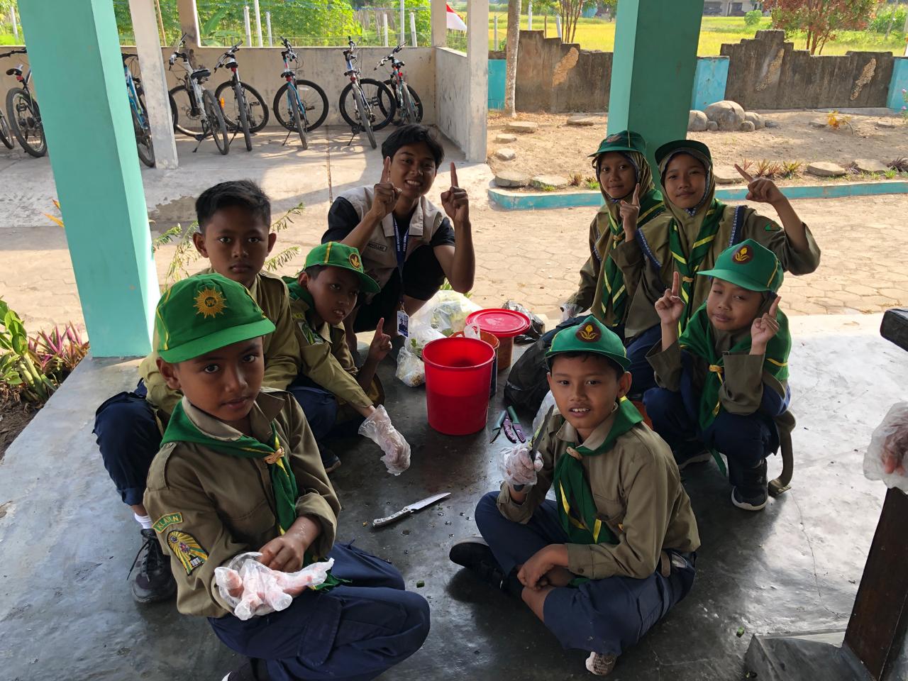 Praktik Pembuatan Eco Enzyme, Foto : Heni Nur Cahyaningsih