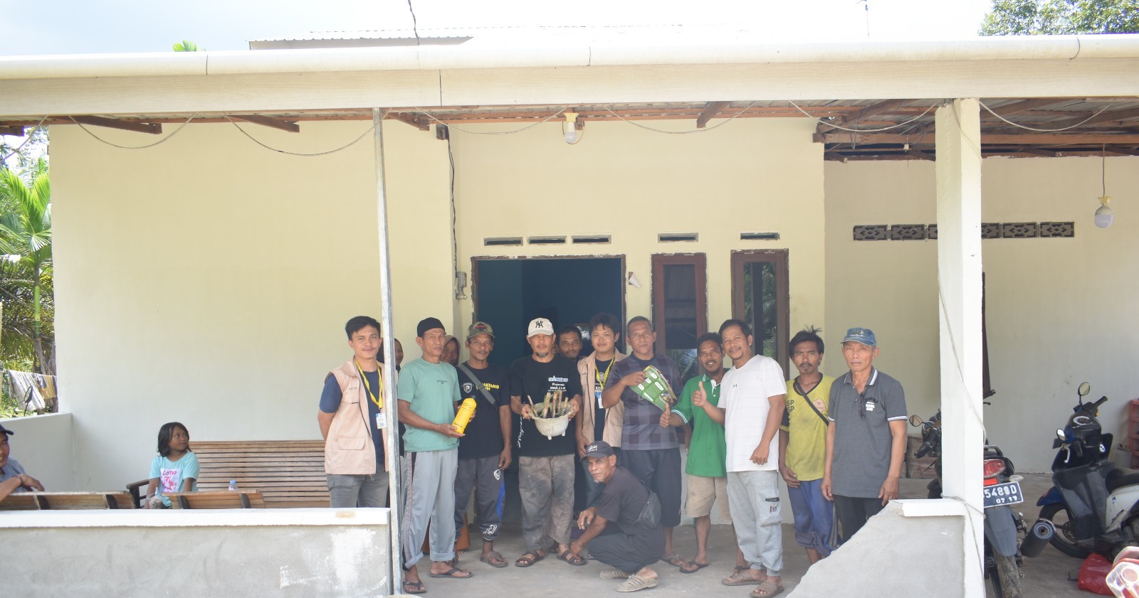 Foto: @Abror/Suaseikakap Foto bersama kelompok tani dan peternak Desa Pematang Tujuh