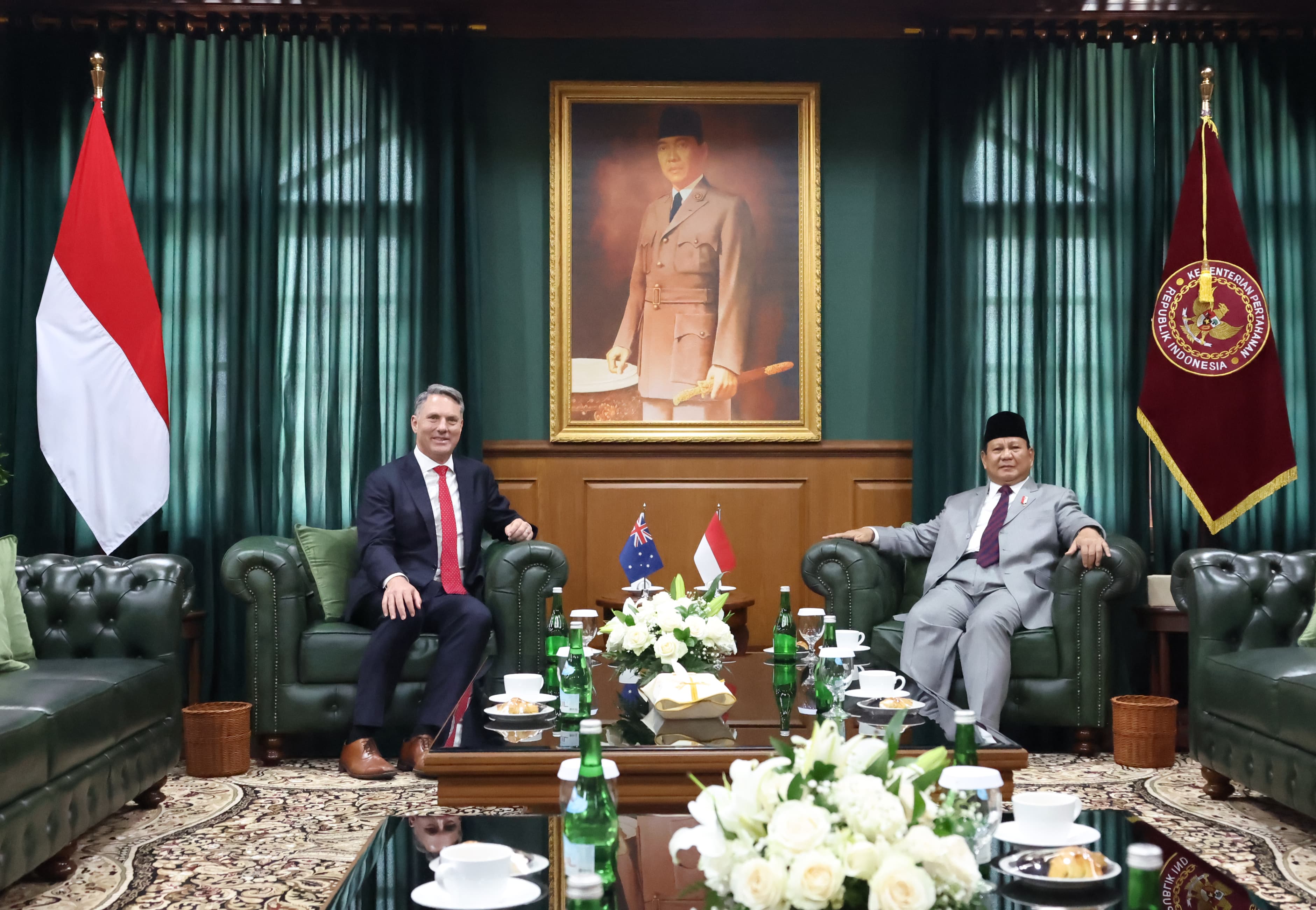 Menhan RI, Prabowo Subianto, bersama dengan Menhan Australia, Richard Marles | Kemhan RI