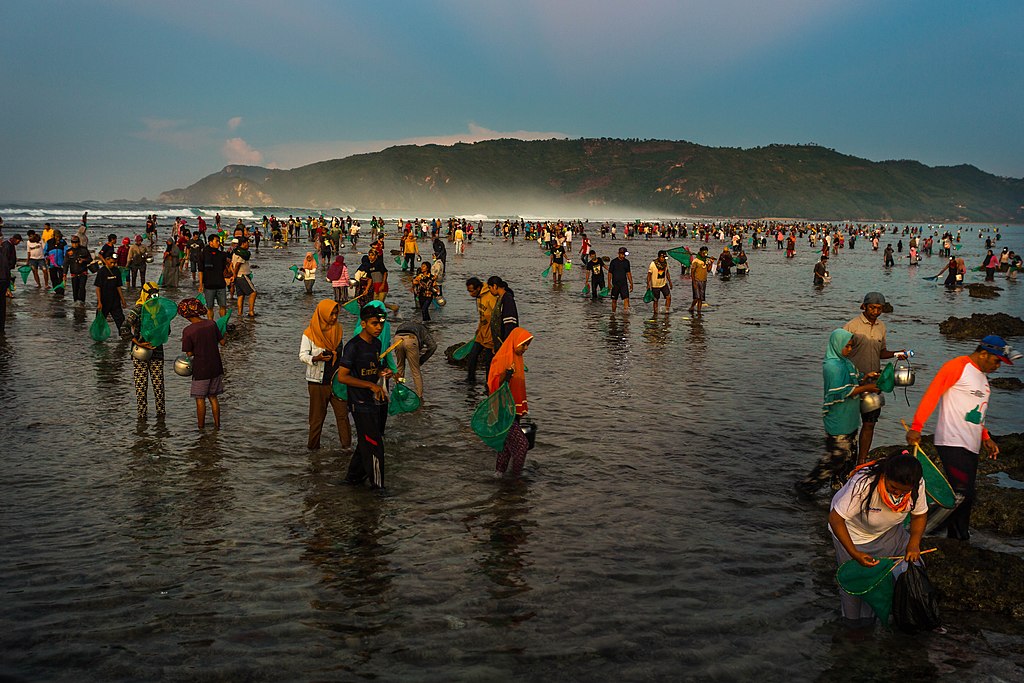 Potret Festival Bau Nyale | Sumber: San jmx via Wikimedia Commons