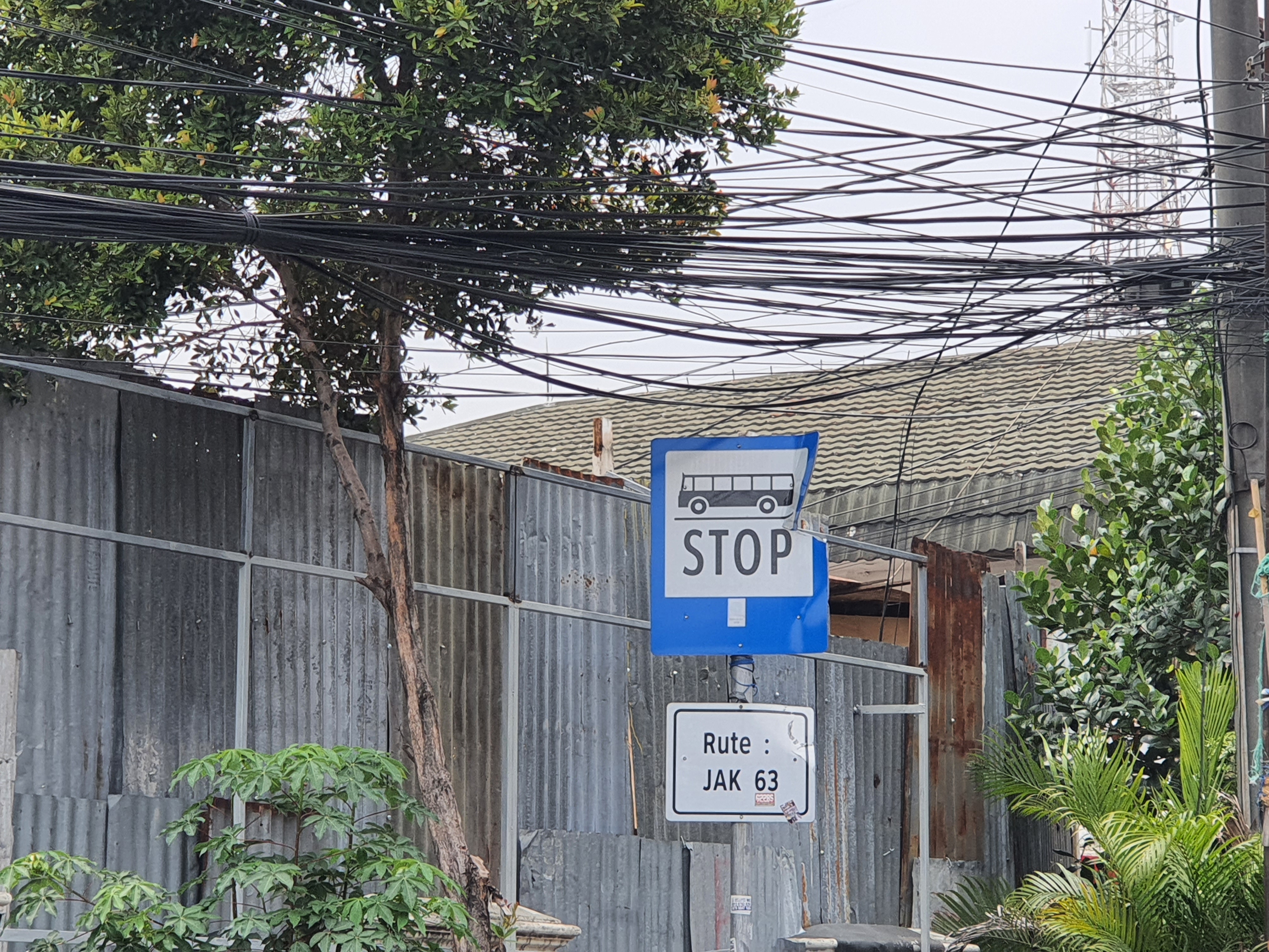 Contoh Bus Stop Mikrotrans