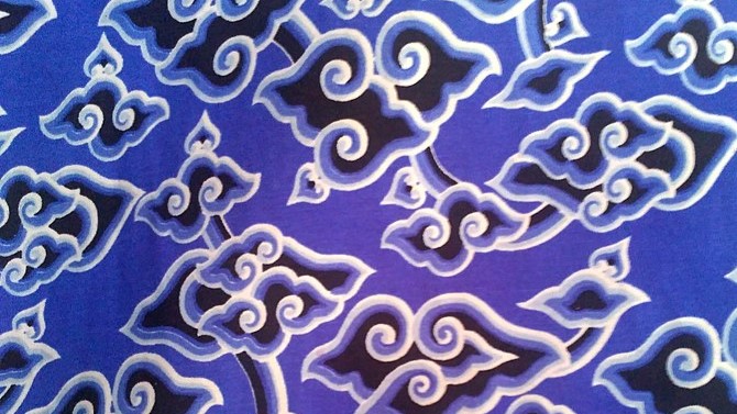 Batik Mega Mendung yang memiliki gradasi warna biru