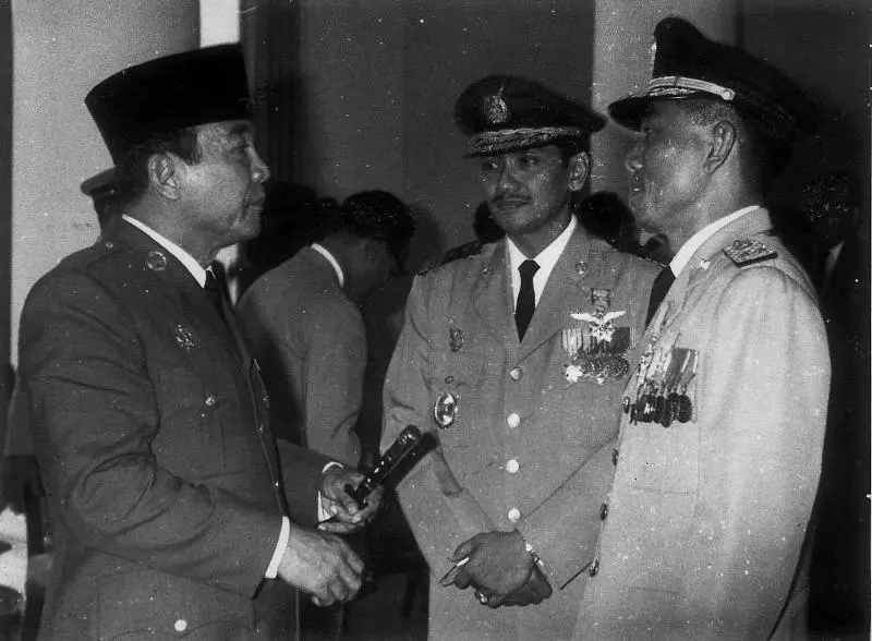 Jenderal Ahmad Yani dan Presiden Soekarno. Sumber: pwmu.co