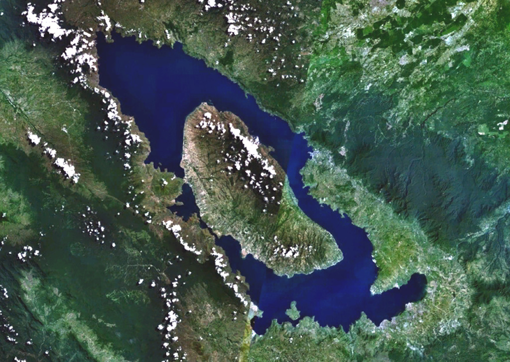 Foto satelit Danau Toba di Sumatra Utara