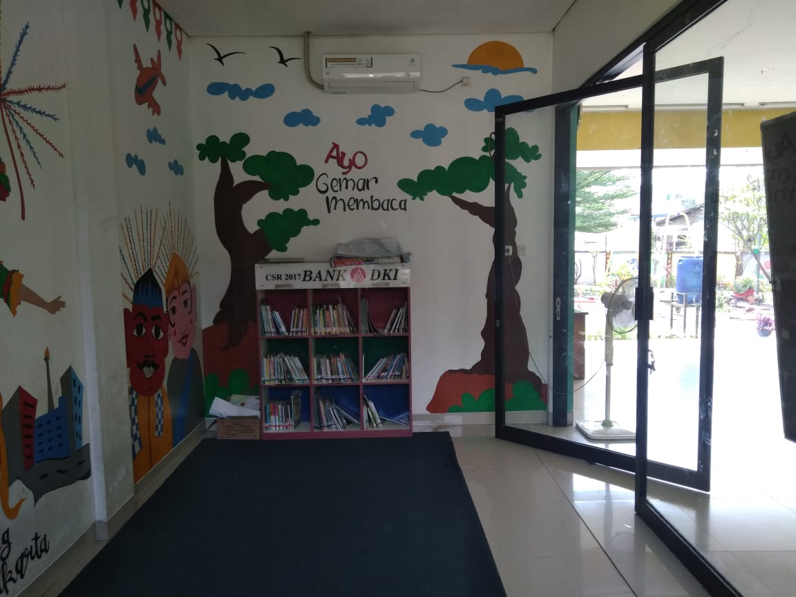 ruang perpustakaan RPTRA | koleksi pribadi