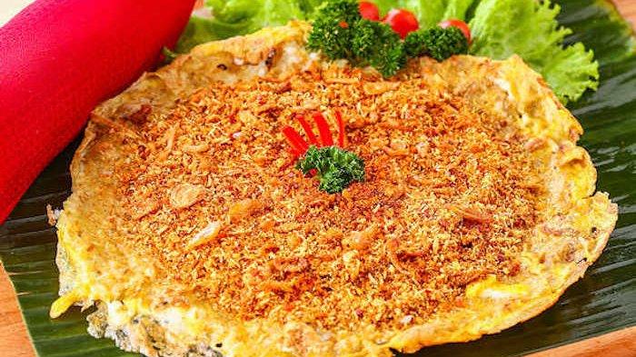 Gambar kerak telor, makanan khas Betawi | Foto: Wikimedia Commons (Warta Kota)