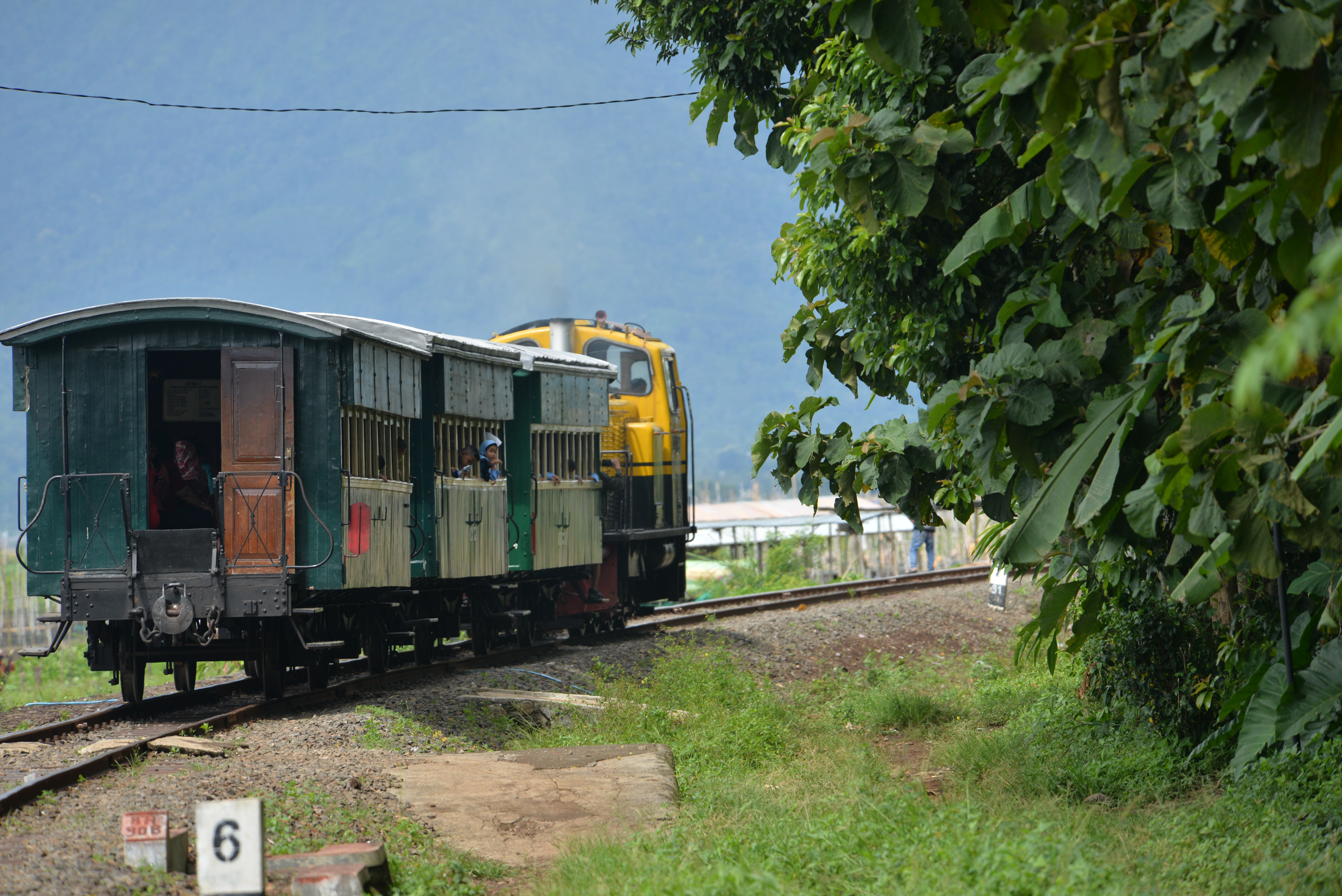 Selain bisa menikmati Kereta Api Antik ini, wisatawan juga bisa melihat koleksi Kereta Api Antik lainnya di Museum Kereta Api Ambarawa.