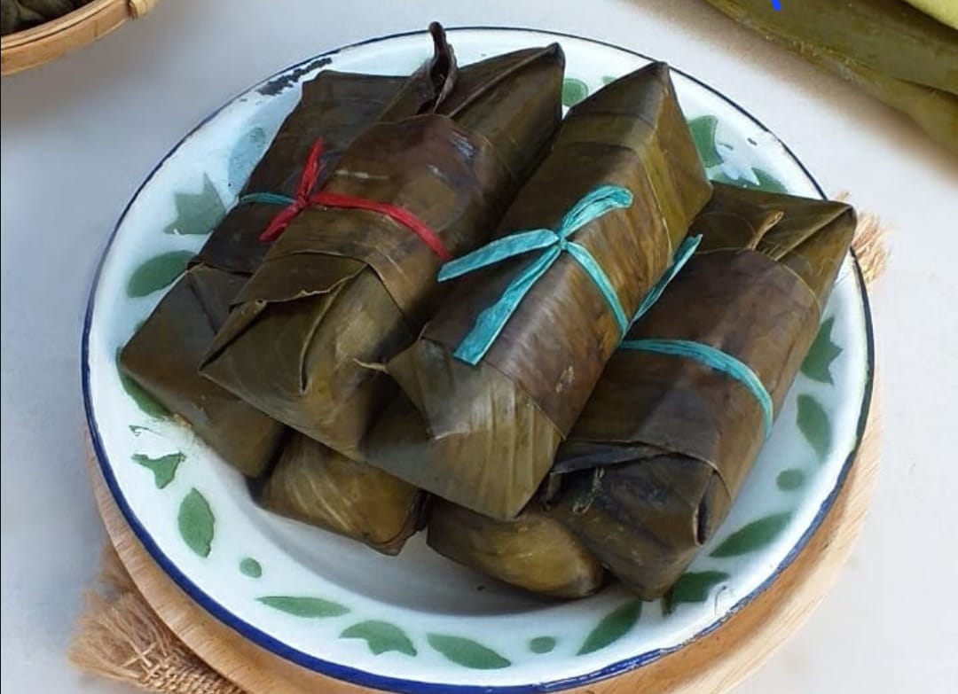 Sepiring Leupeut siap saji.