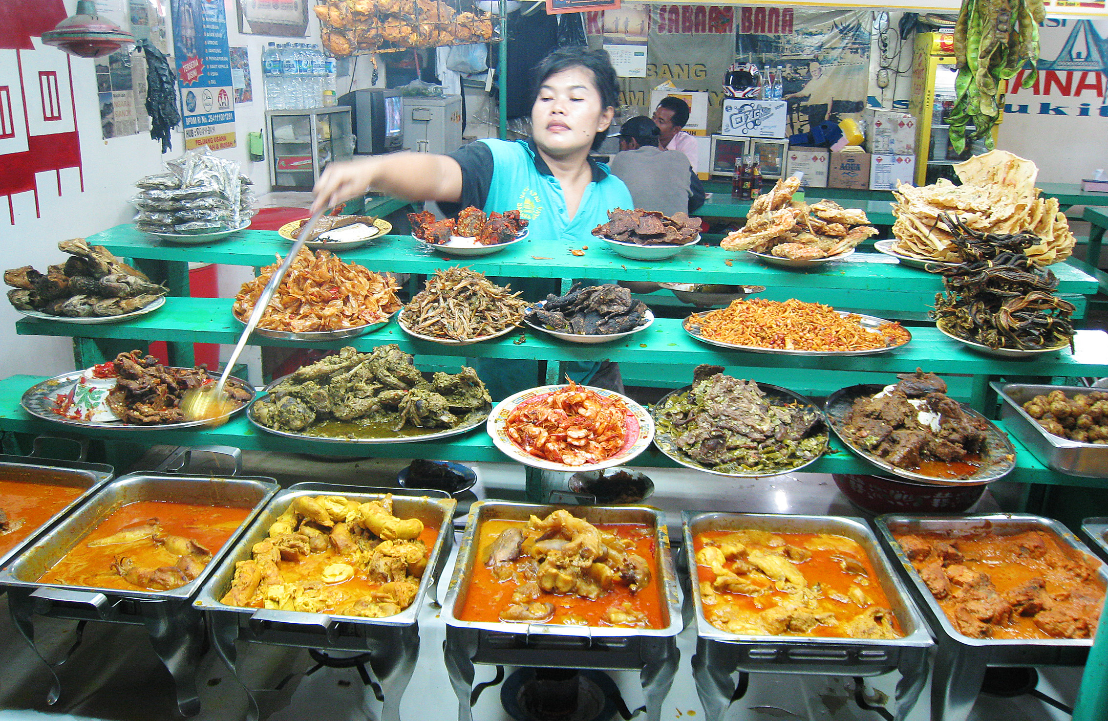 Nasi Kapau Minang Khas Bukittinggi | Photo by Gunawan Kartapranata from Wikimedia Commons