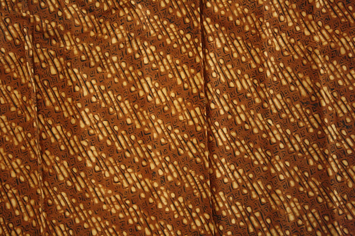 Batik Parang yang didominas dengan warna coklat