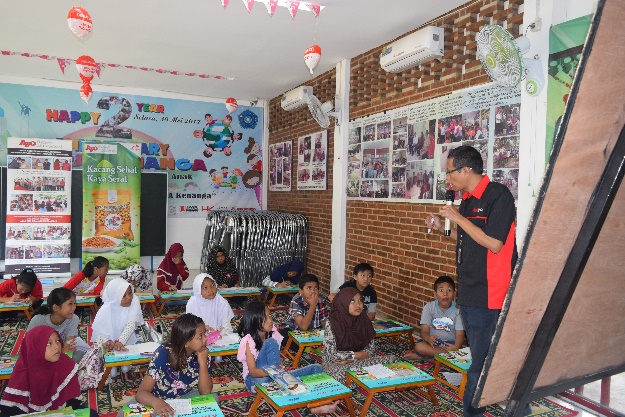 Ayo Gemar Membaca di RPTRA | koleksi pribadi