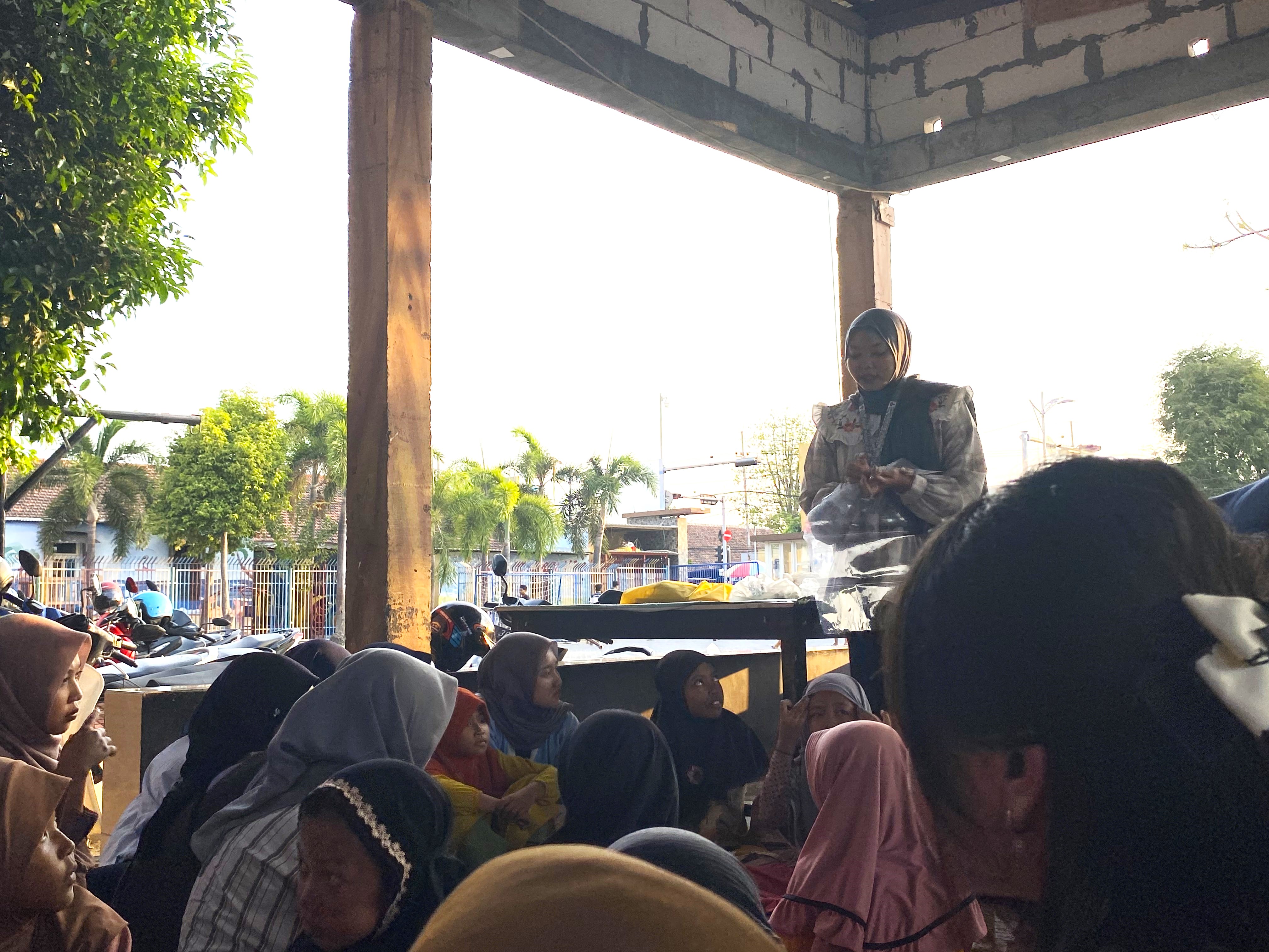 Proses Pengajaran kepada Anak-anak oleh Komunitas Pelajar Mengajar Surabaya | Dokumentasi Pribadi