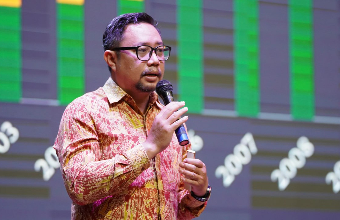 Satria Yanuar Akbar pada simposium “The 6th Spirit of Bandung”. (Sumber: Maranatha News)